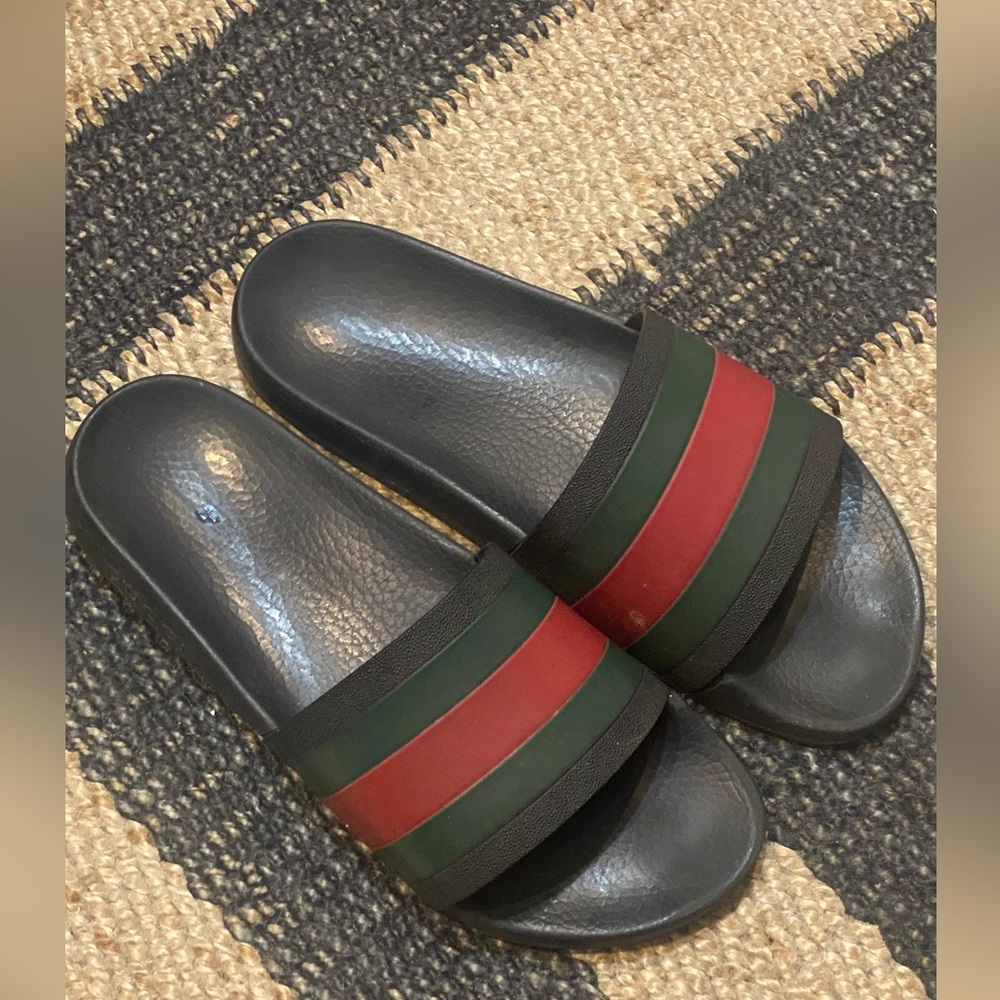 Men’s Gucci Rubber Slide Sandal, size US 10